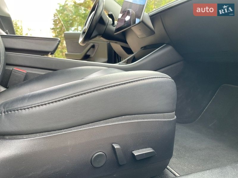 Седан Tesla Model 3 2019 в Нетішині