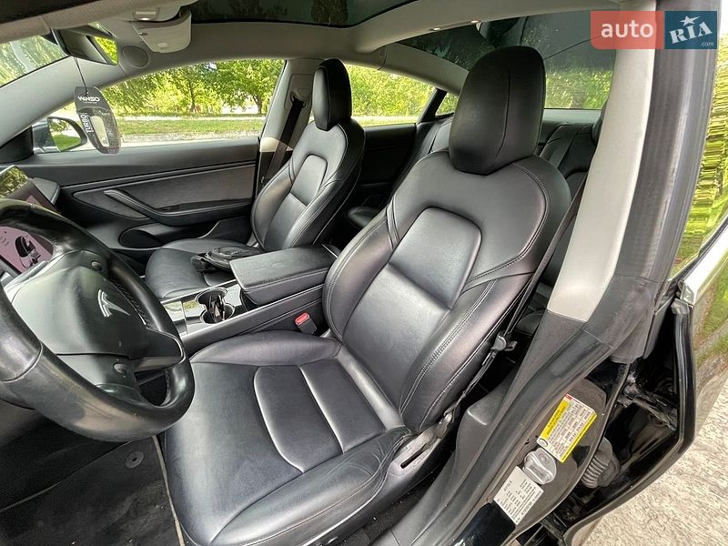 Седан Tesla Model 3 2019 в Нетішині