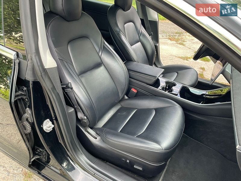 Седан Tesla Model 3 2019 в Нетішині