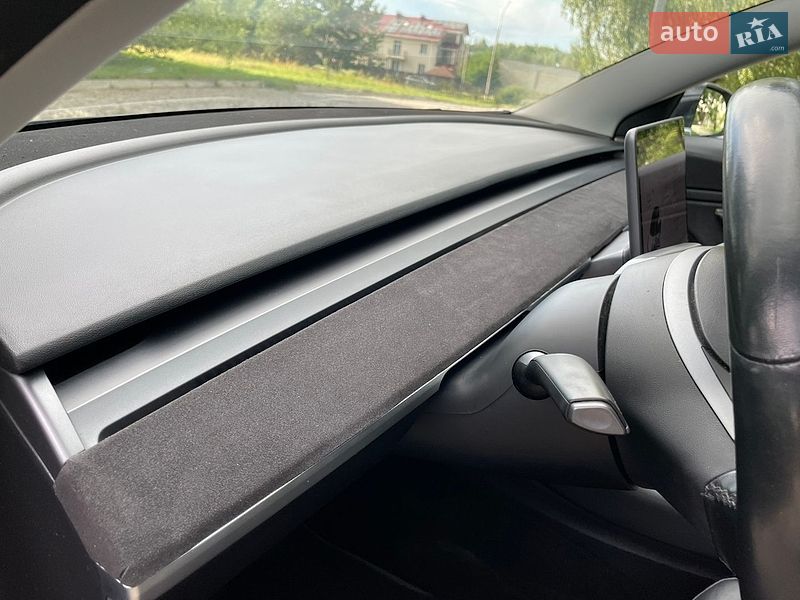 Седан Tesla Model 3 2019 в Нетішині