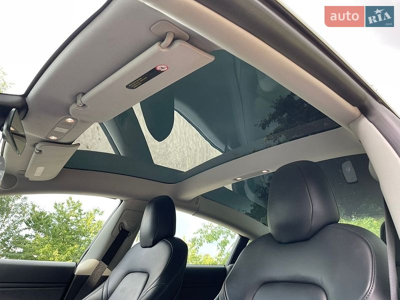 Седан Tesla Model 3 2019 в Нетішині