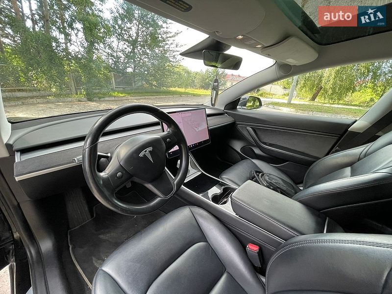 Седан Tesla Model 3 2019 в Нетішині