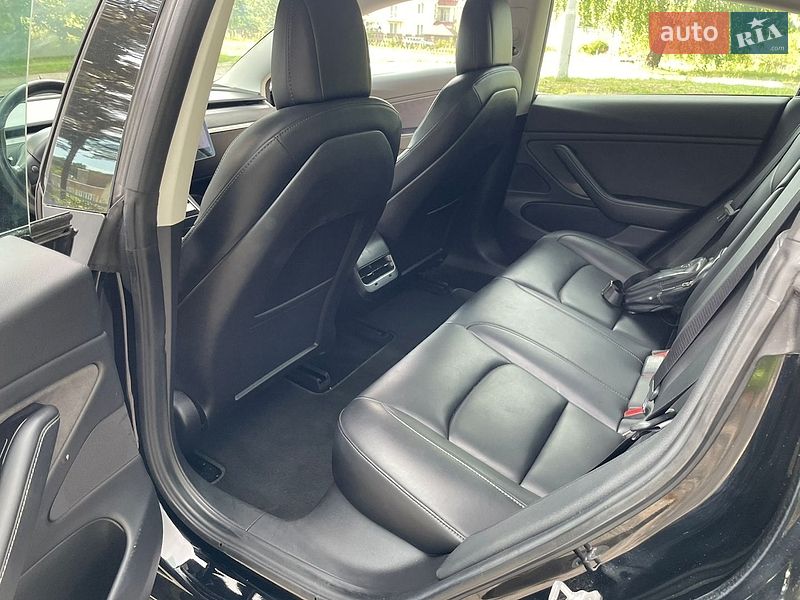 Седан Tesla Model 3 2019 в Нетішині