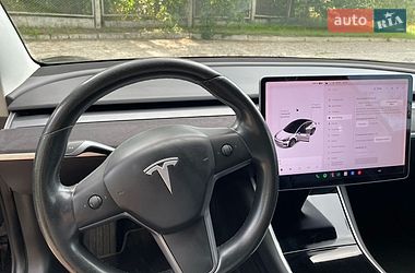 Седан Tesla Model 3 2019 в Нетішині