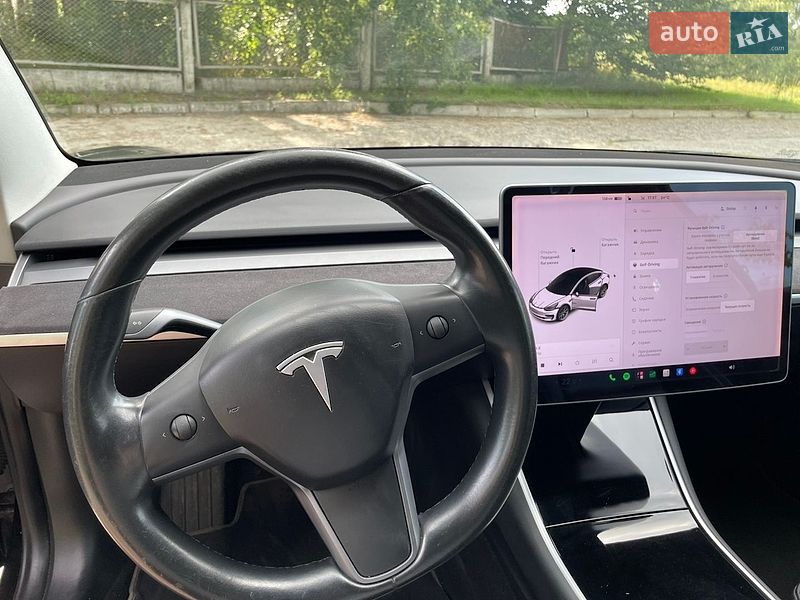 Седан Tesla Model 3 2019 в Нетішині