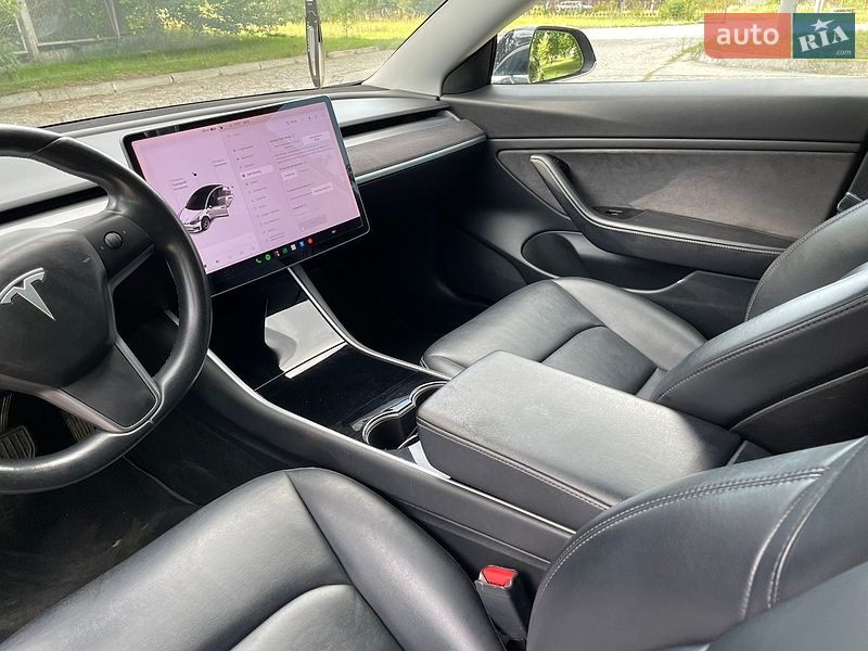 Седан Tesla Model 3 2019 в Нетішині