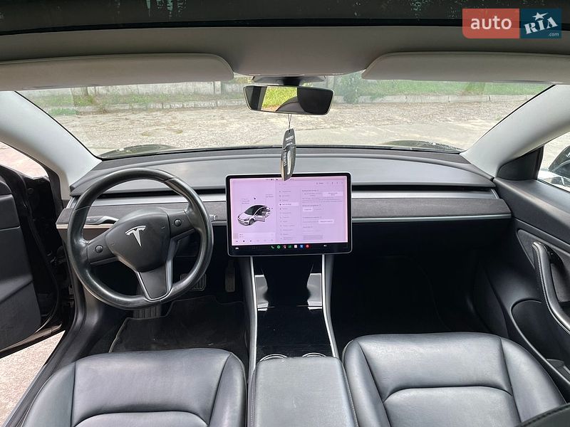 Седан Tesla Model 3 2019 в Нетішині