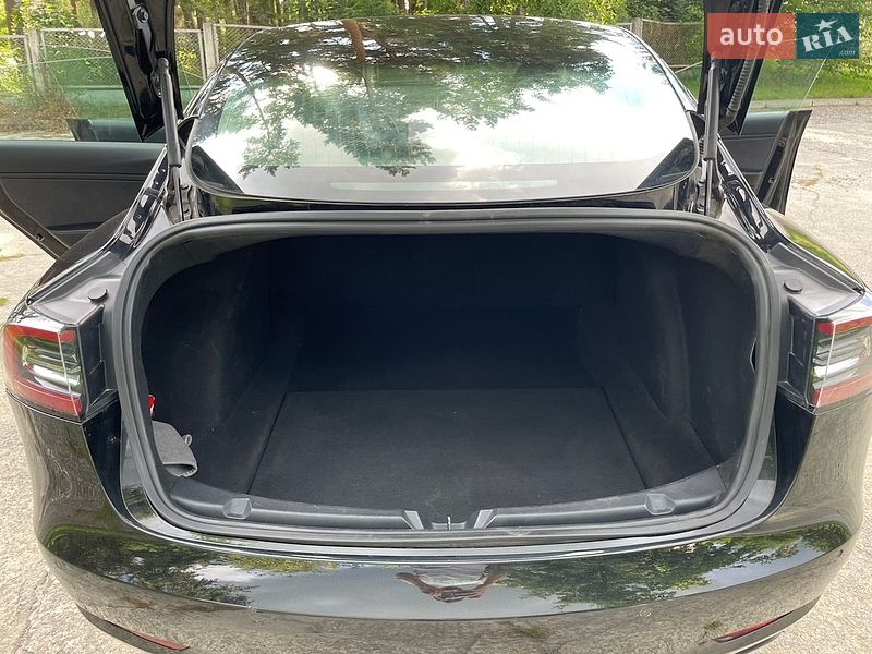 Седан Tesla Model 3 2019 в Нетішині