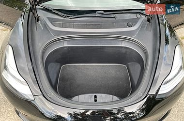 Седан Tesla Model 3 2019 в Нетішині