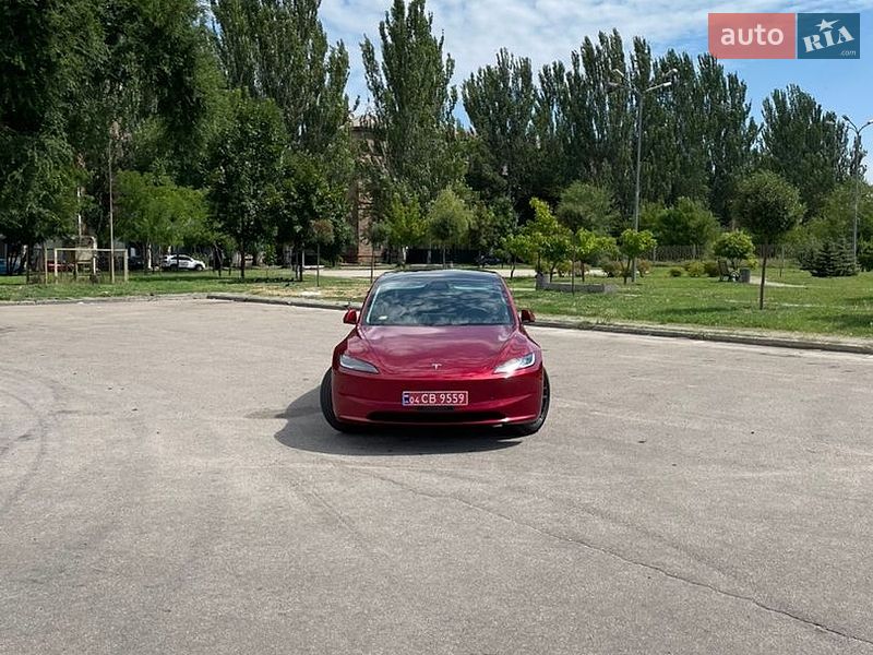 Седан Tesla Model 3 2025 в Кривому Розі