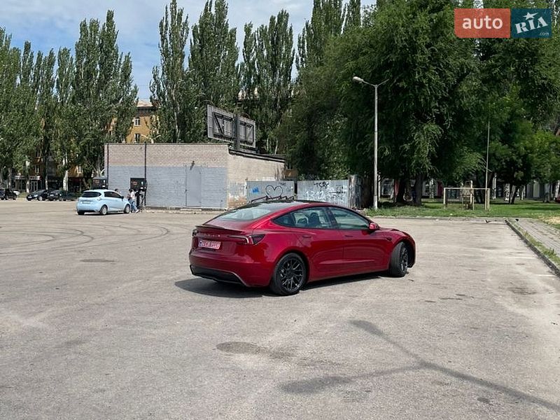 Седан Tesla Model 3 2025 в Кривому Розі