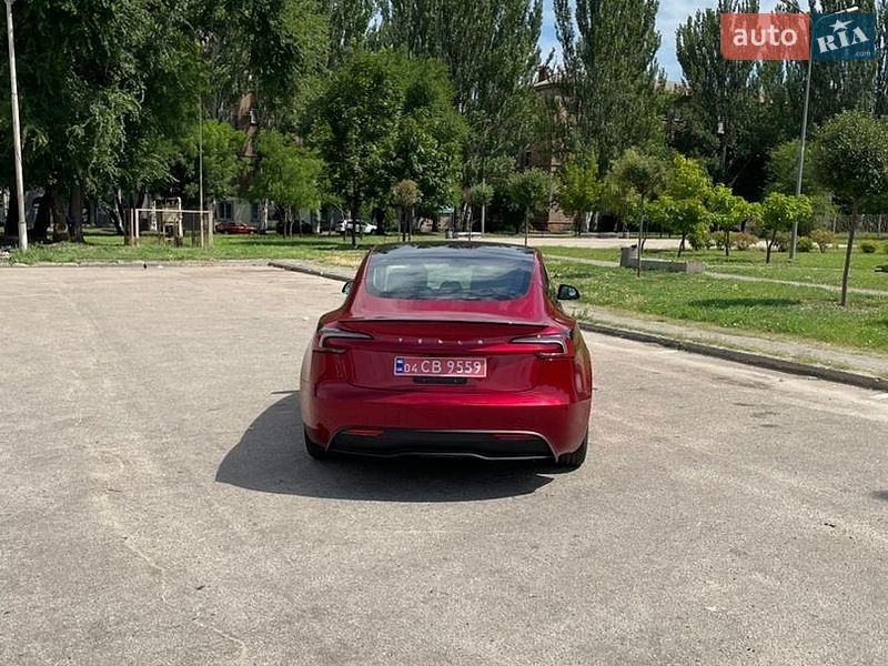 Седан Tesla Model 3 2025 в Кривому Розі