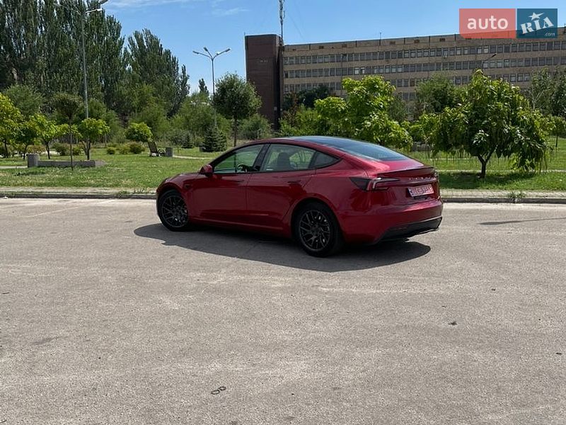 Седан Tesla Model 3 2025 в Кривому Розі