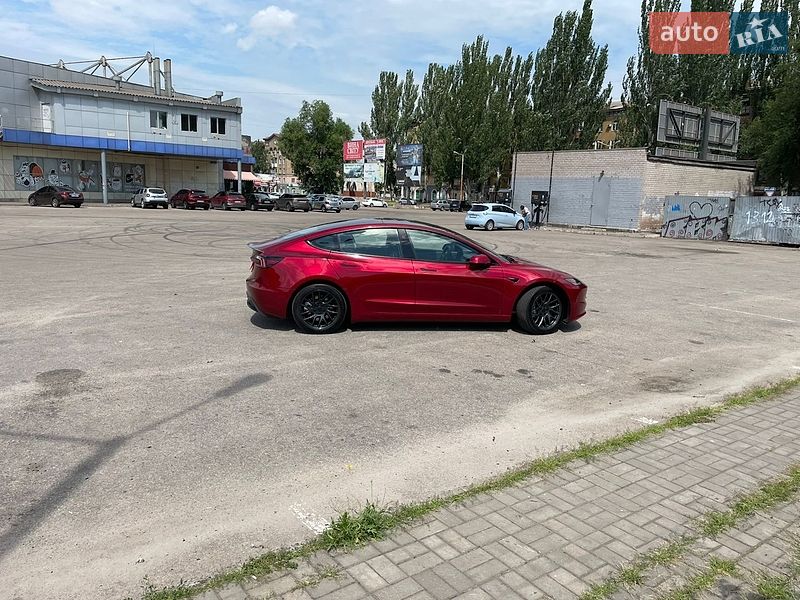 Седан Tesla Model 3 2025 в Кривому Розі