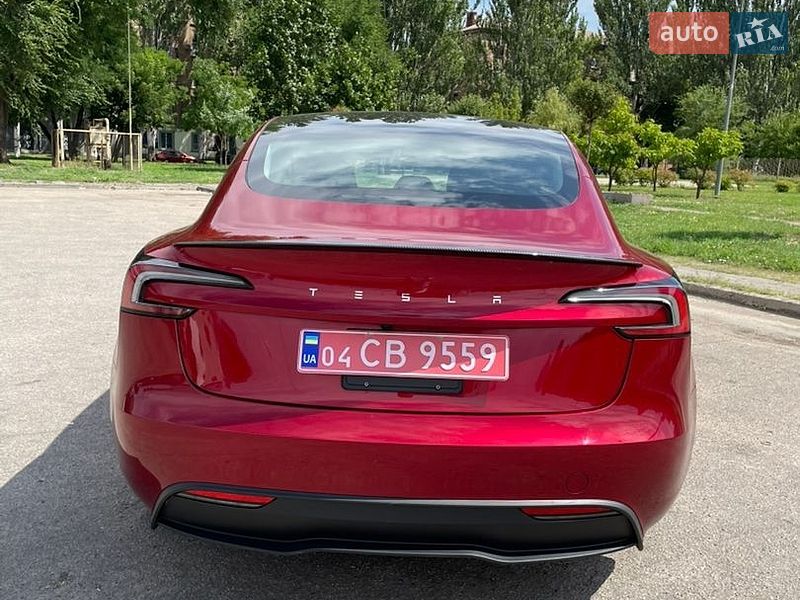 Седан Tesla Model 3 2025 в Кривому Розі