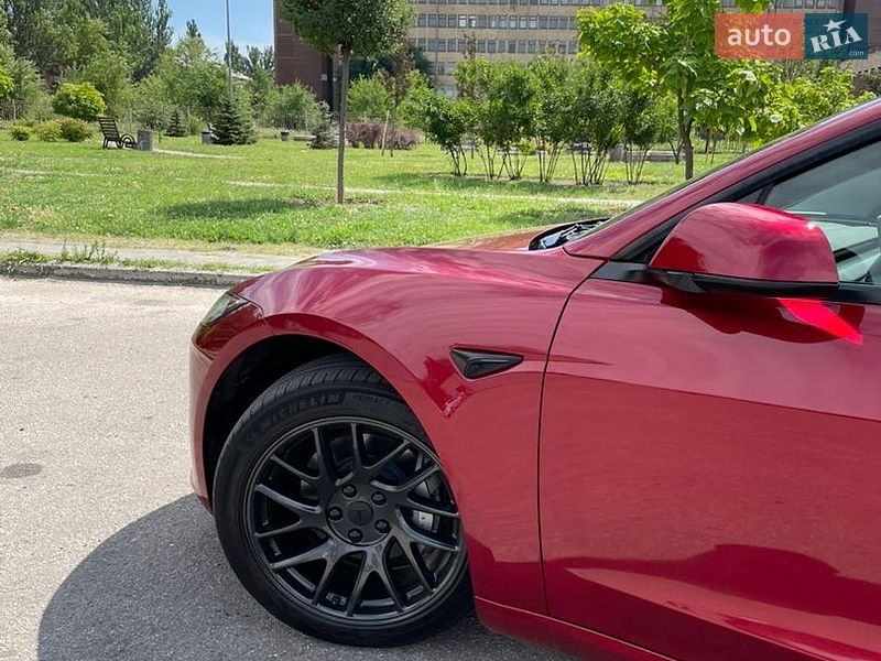 Седан Tesla Model 3 2025 в Кривому Розі