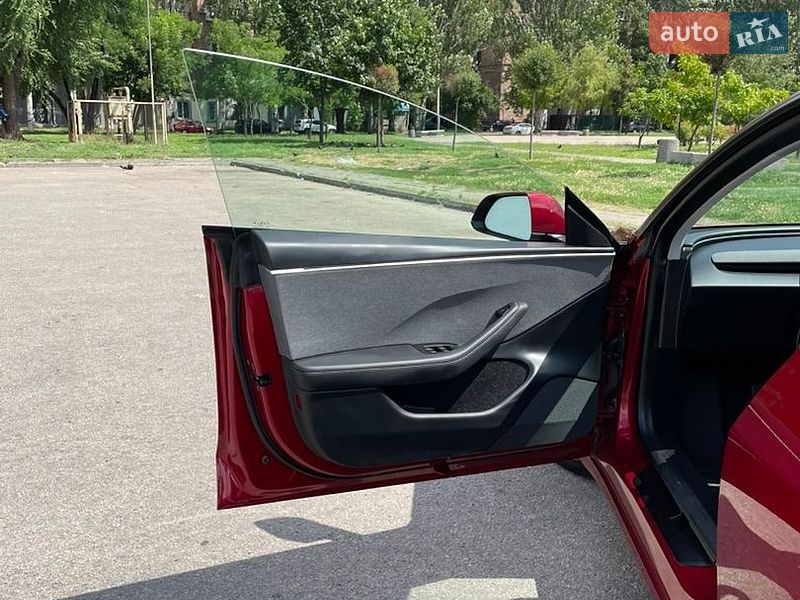 Седан Tesla Model 3 2025 в Кривому Розі