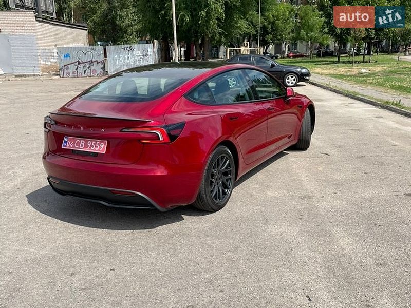Седан Tesla Model 3 2025 в Кривому Розі