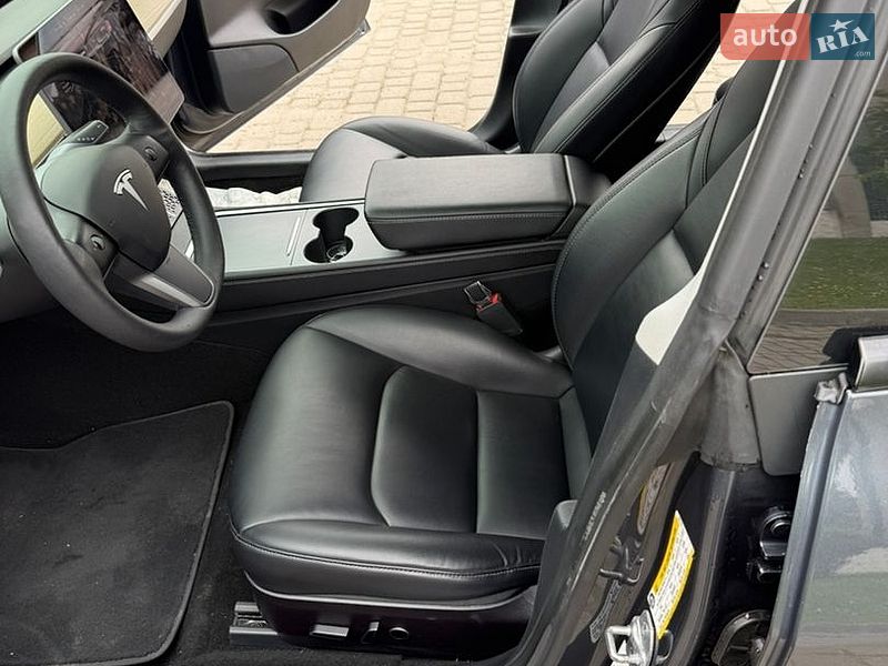 Седан Tesla Model 3 2021 в Ивано-Франковске