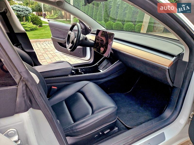 Седан Tesla Model 3 2019 в Запоріжжі