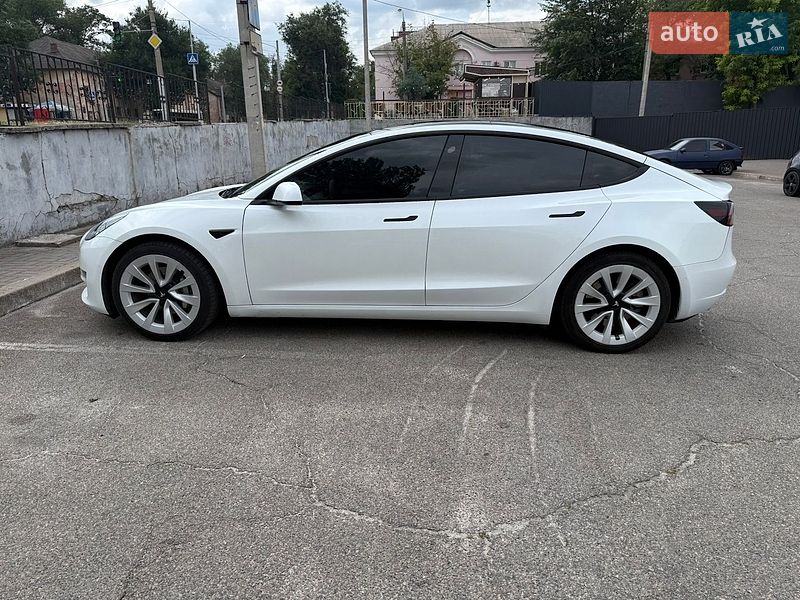 Седан Tesla Model 3 2022 в Запоріжжі