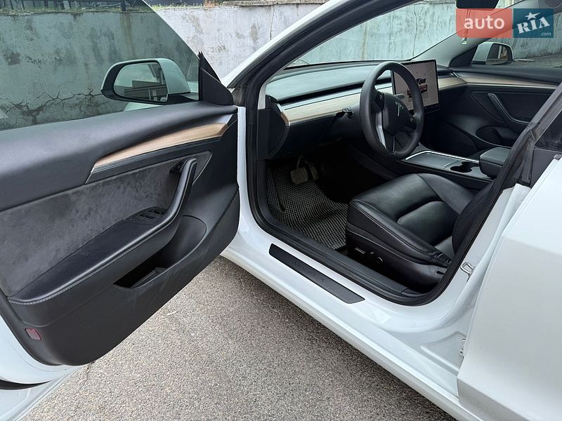 Седан Tesla Model 3 2022 в Запоріжжі