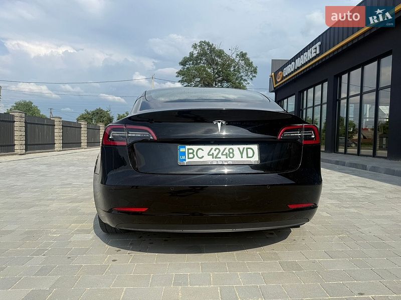 Седан Tesla Model 3 2022 в Львові