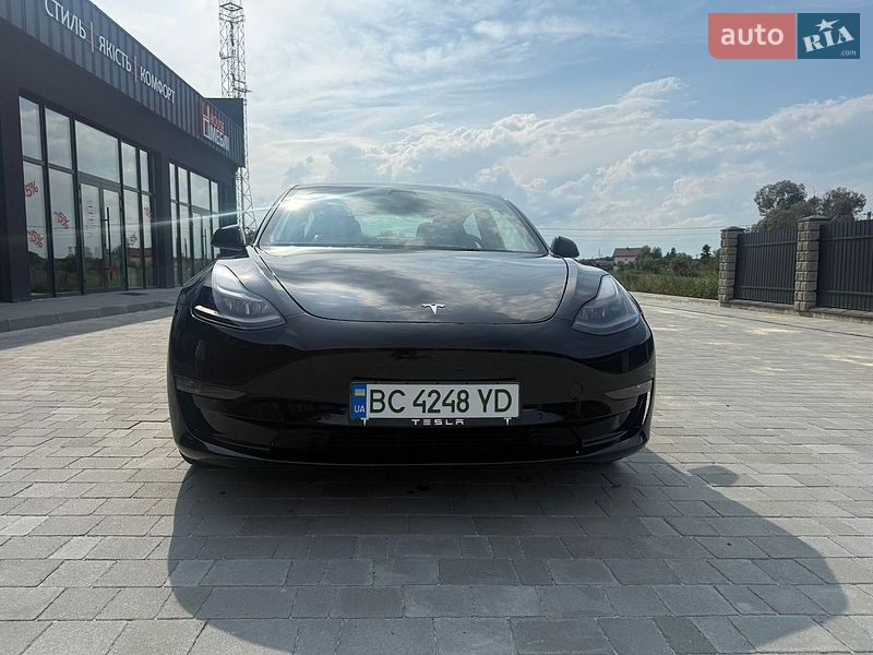 Седан Tesla Model 3 2022 в Львові