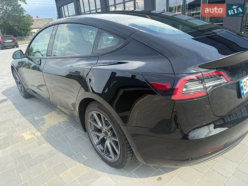 Седан Tesla Model 3 2022 в Львові