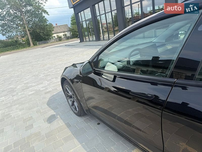 Седан Tesla Model 3 2022 в Львові