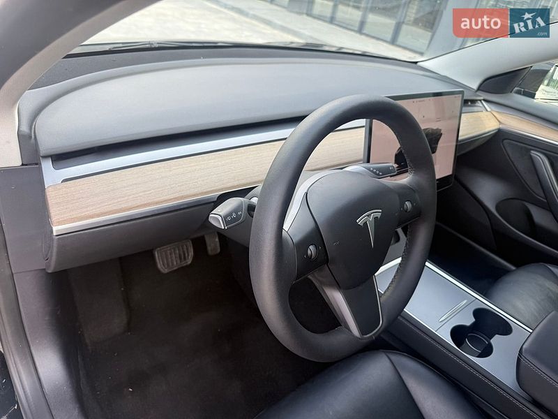 Седан Tesla Model 3 2022 в Львові