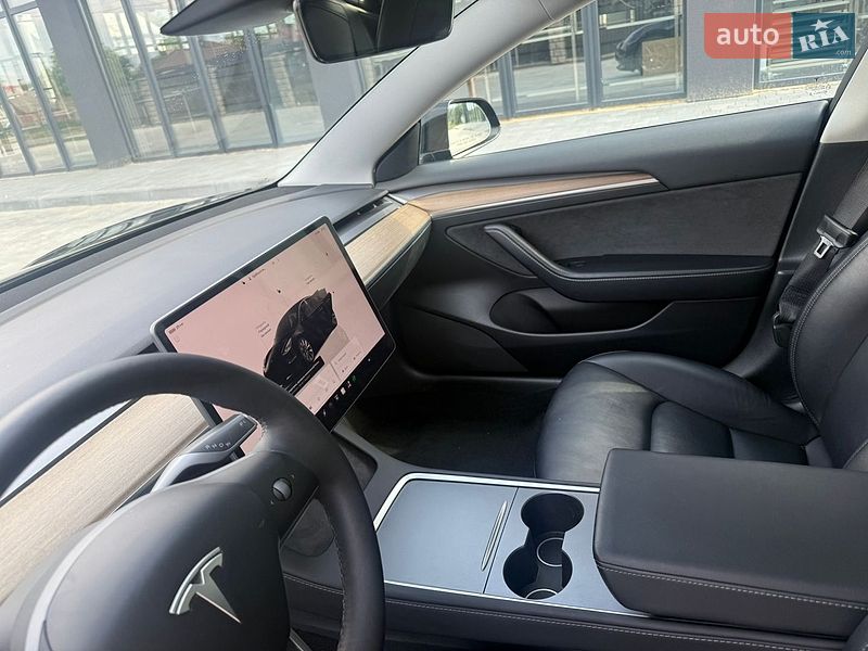 Седан Tesla Model 3 2022 в Львові