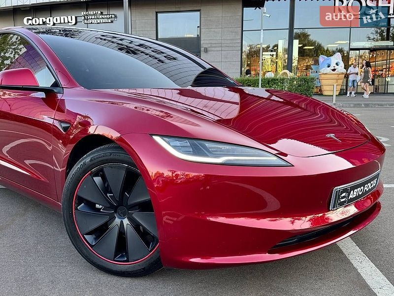 Седан Tesla Model 3 2024 в Києві