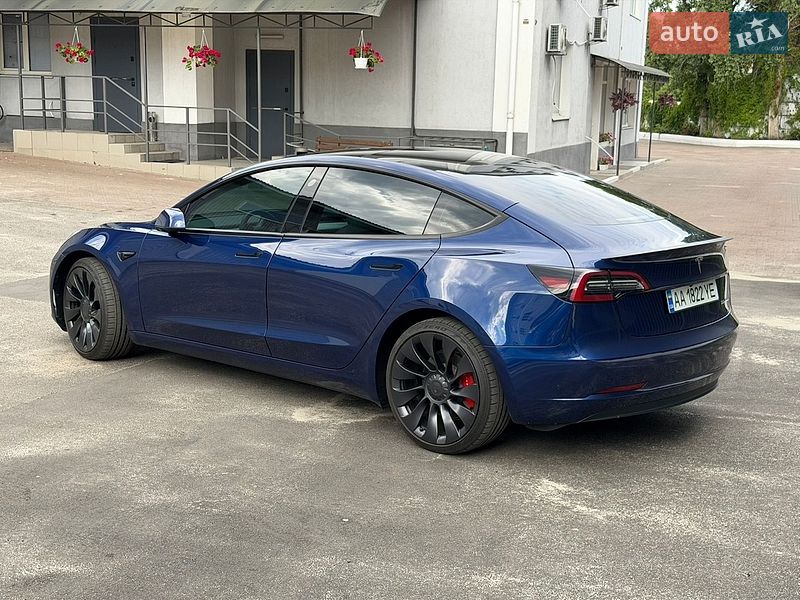 Седан Tesla Model 3 2023 в Киеве