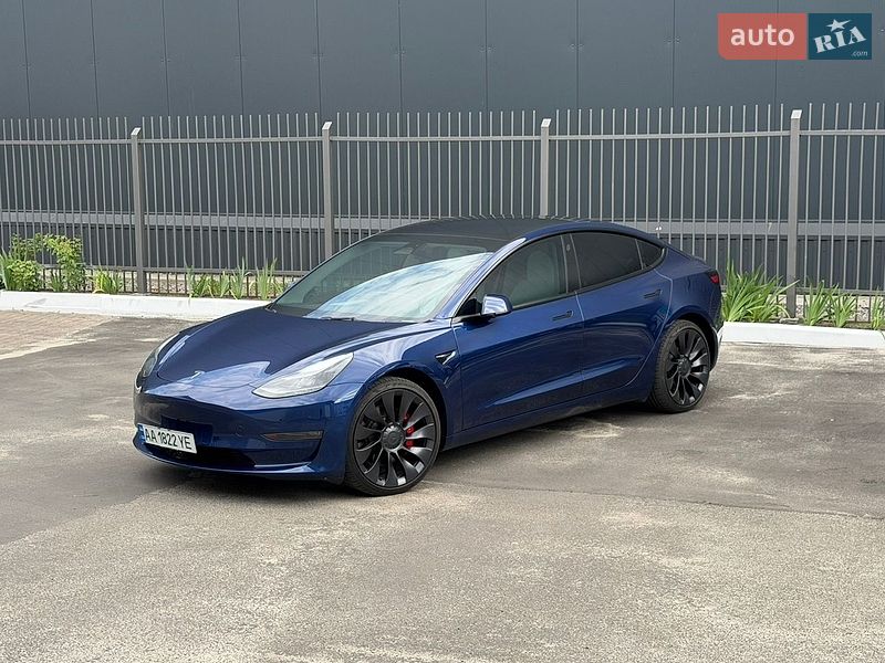 Седан Tesla Model 3 2023 в Киеве
