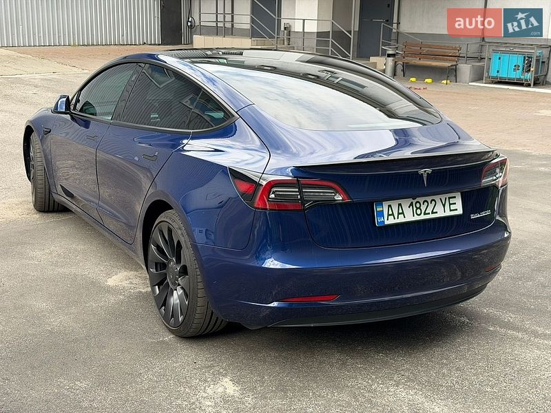 Седан Tesla Model 3 2023 в Киеве