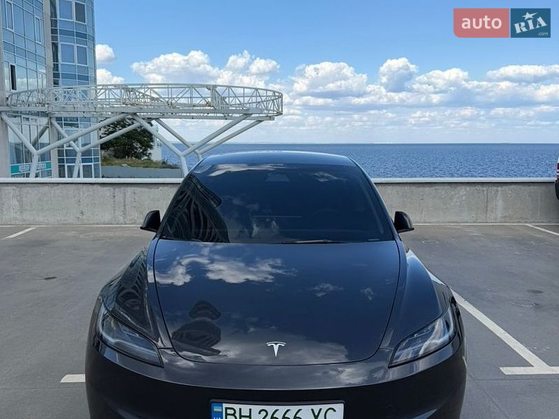 Седан Tesla Model 3 2024 в Одесі