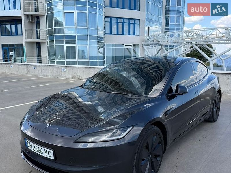 Седан Tesla Model 3 2024 в Одесі