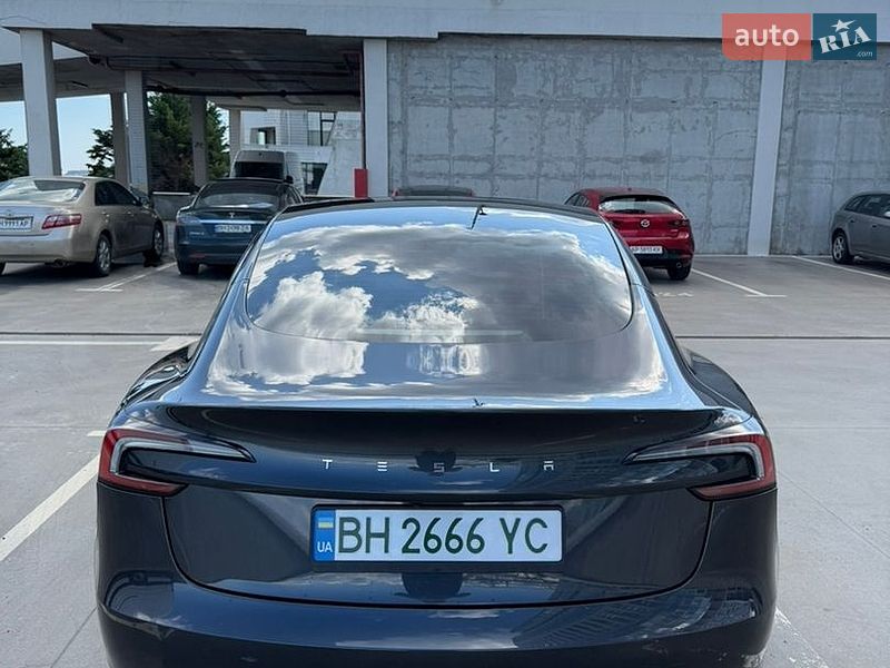 Седан Tesla Model 3 2024 в Одесі