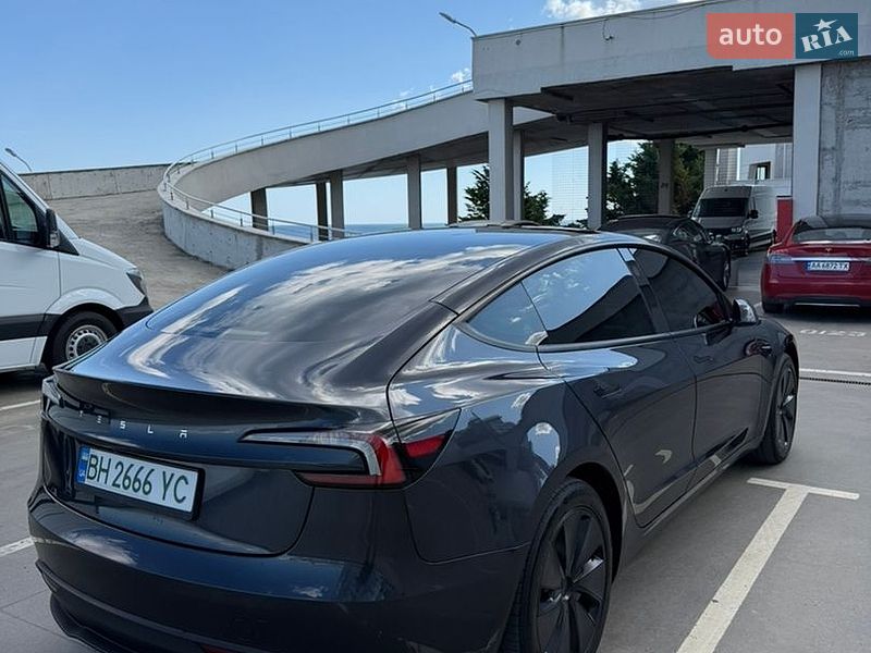 Седан Tesla Model 3 2024 в Одесі