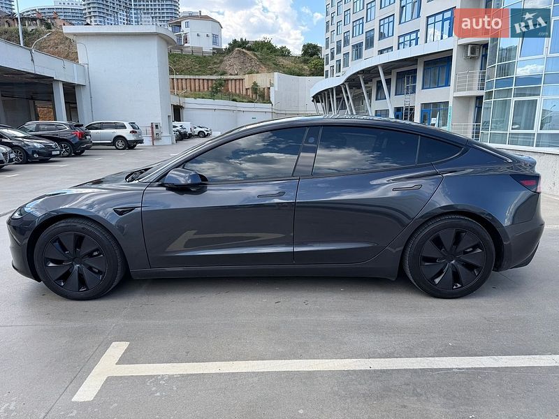 Седан Tesla Model 3 2024 в Одесі