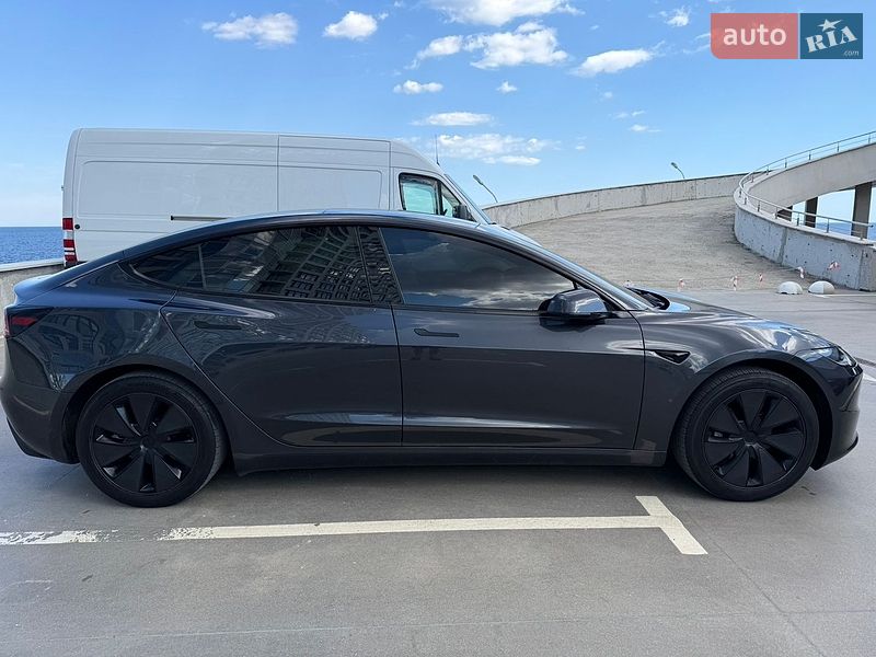 Седан Tesla Model 3 2024 в Одесі