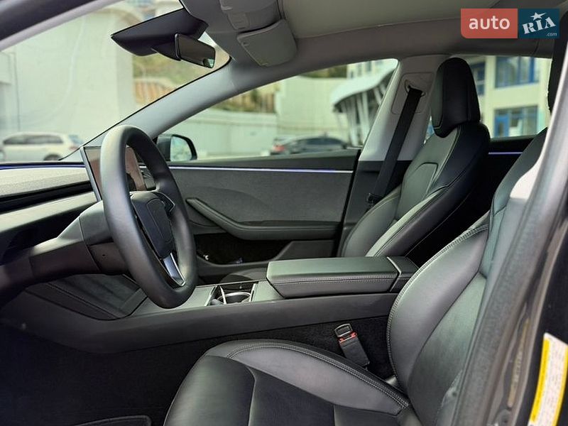 Седан Tesla Model 3 2024 в Одесі