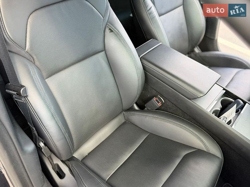 Седан Tesla Model 3 2024 в Одесі