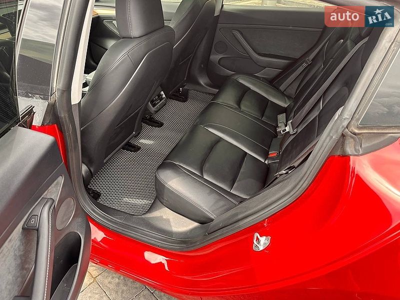 Седан Tesla Model 3 2023 в Самборе
