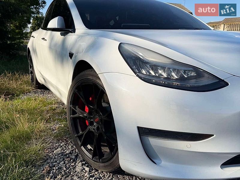 Седан Tesla Model 3 2019 в Черноморске