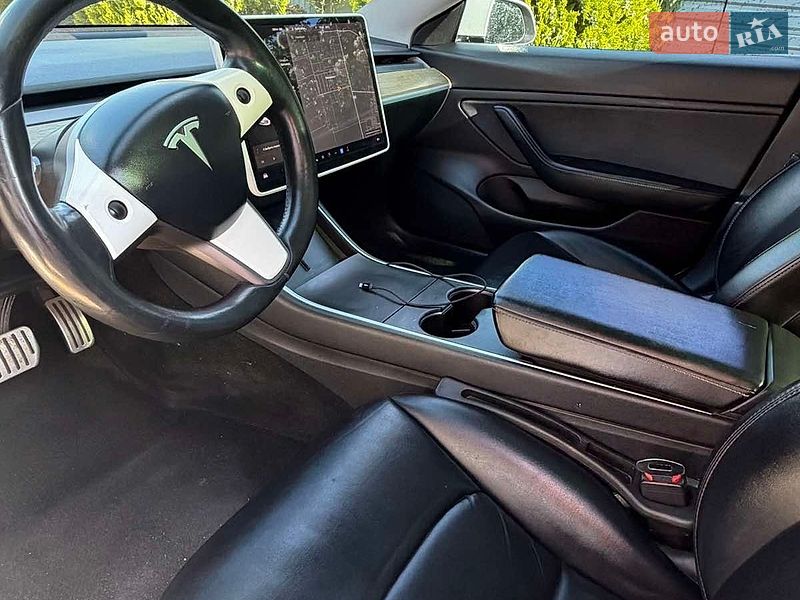 Седан Tesla Model 3 2019 в Черноморске
