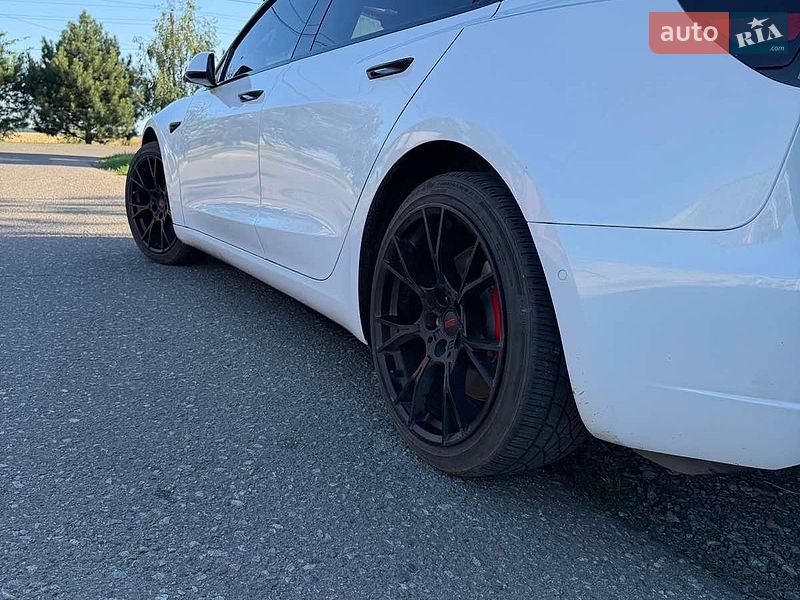 Седан Tesla Model 3 2019 в Черноморске