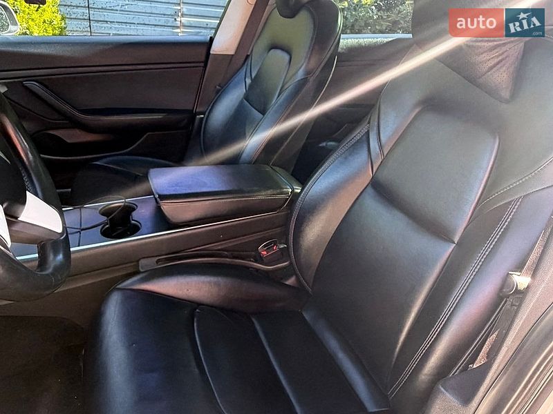 Седан Tesla Model 3 2019 в Чорноморську