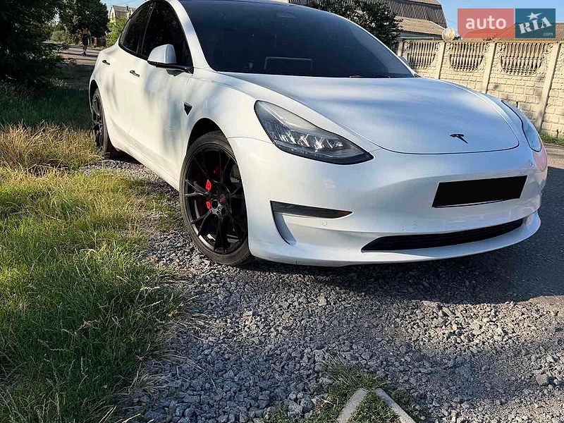 Седан Tesla Model 3 2019 в Черноморске